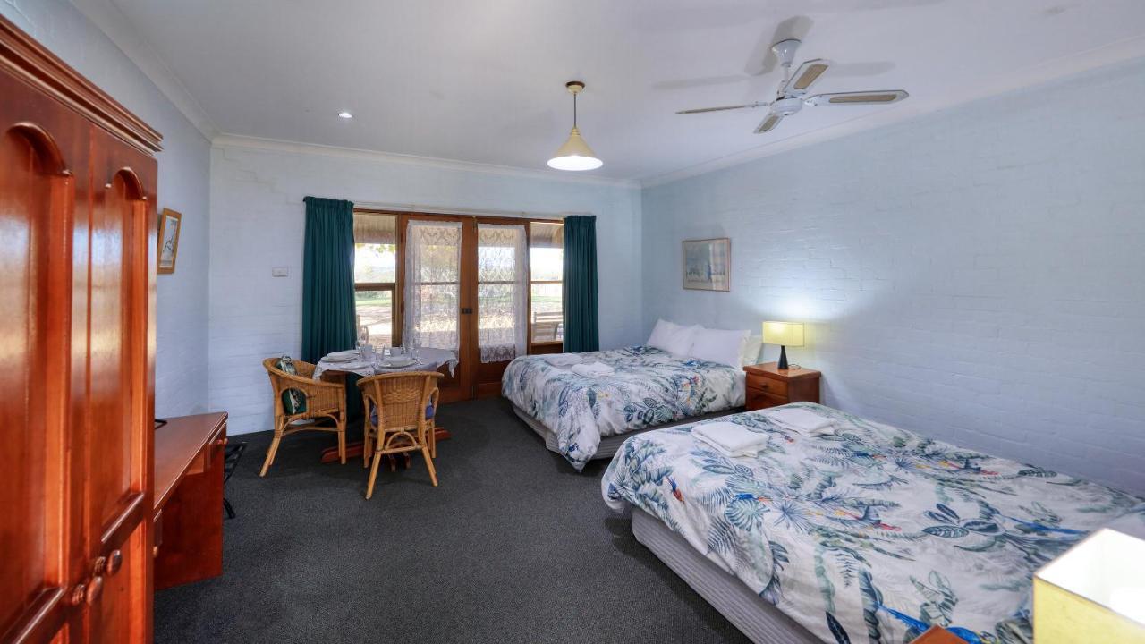 The Vineyard Motel Cowra Exterior photo